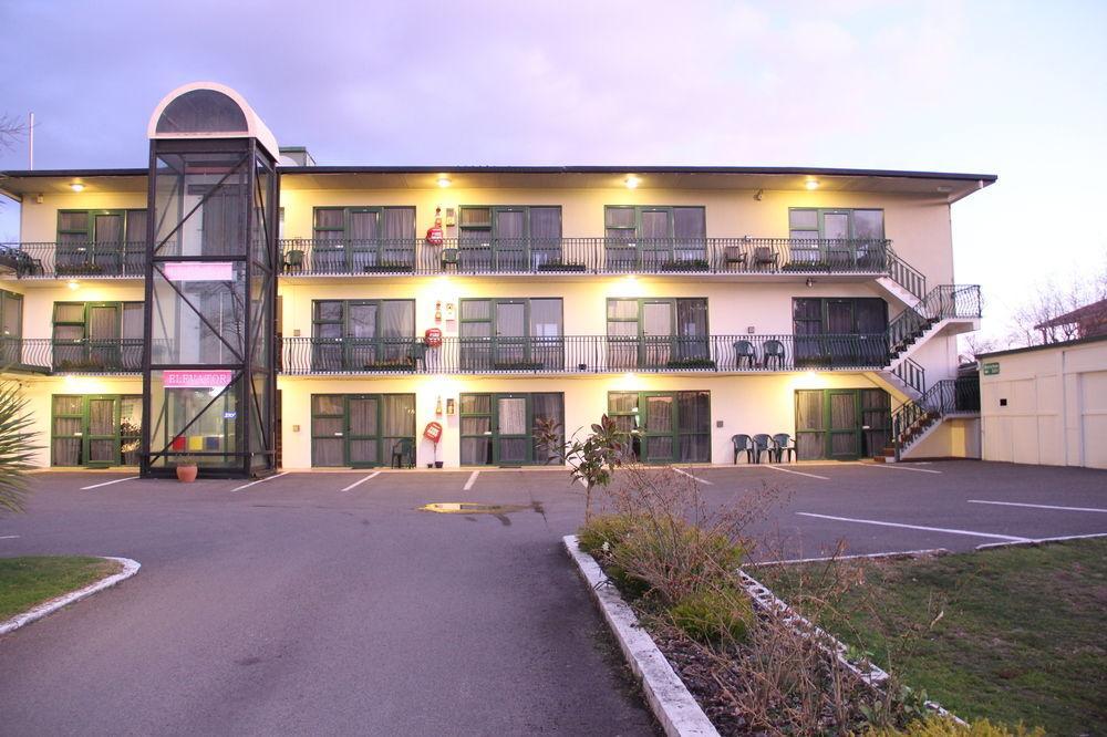 Gateway International Motel 3*