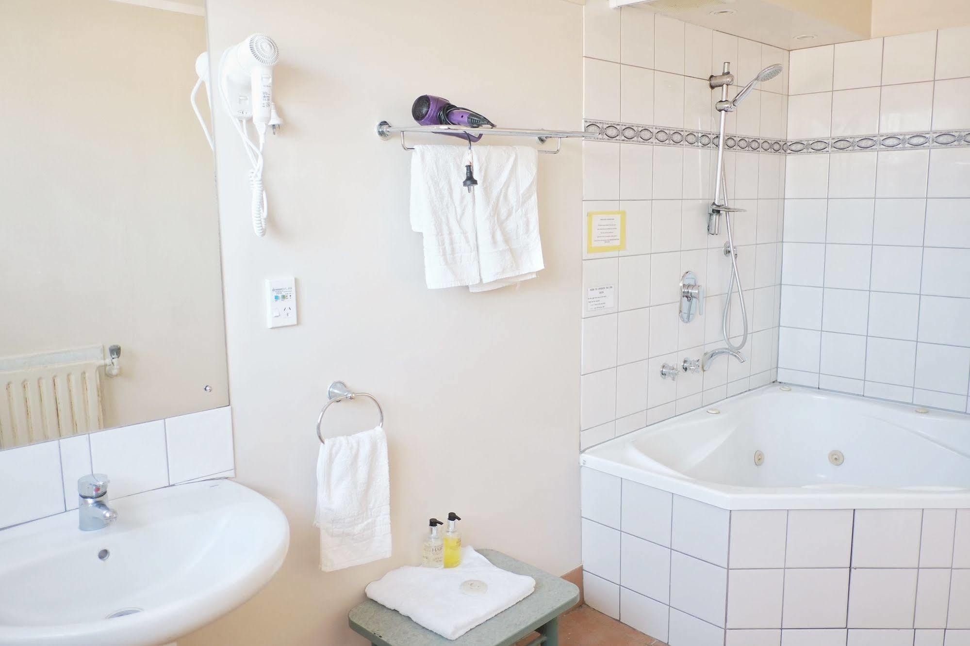 Gateway International Motel 3*