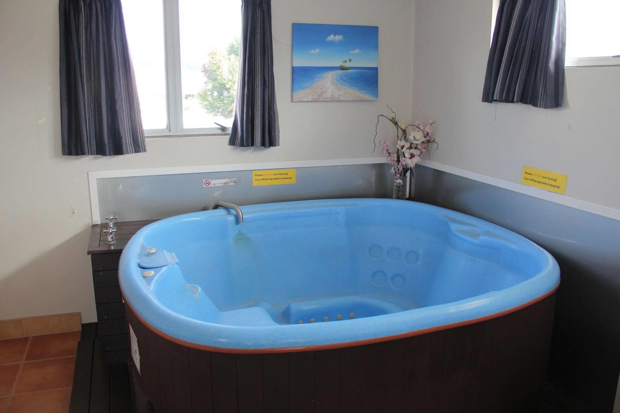 Gateway International Motel 3*